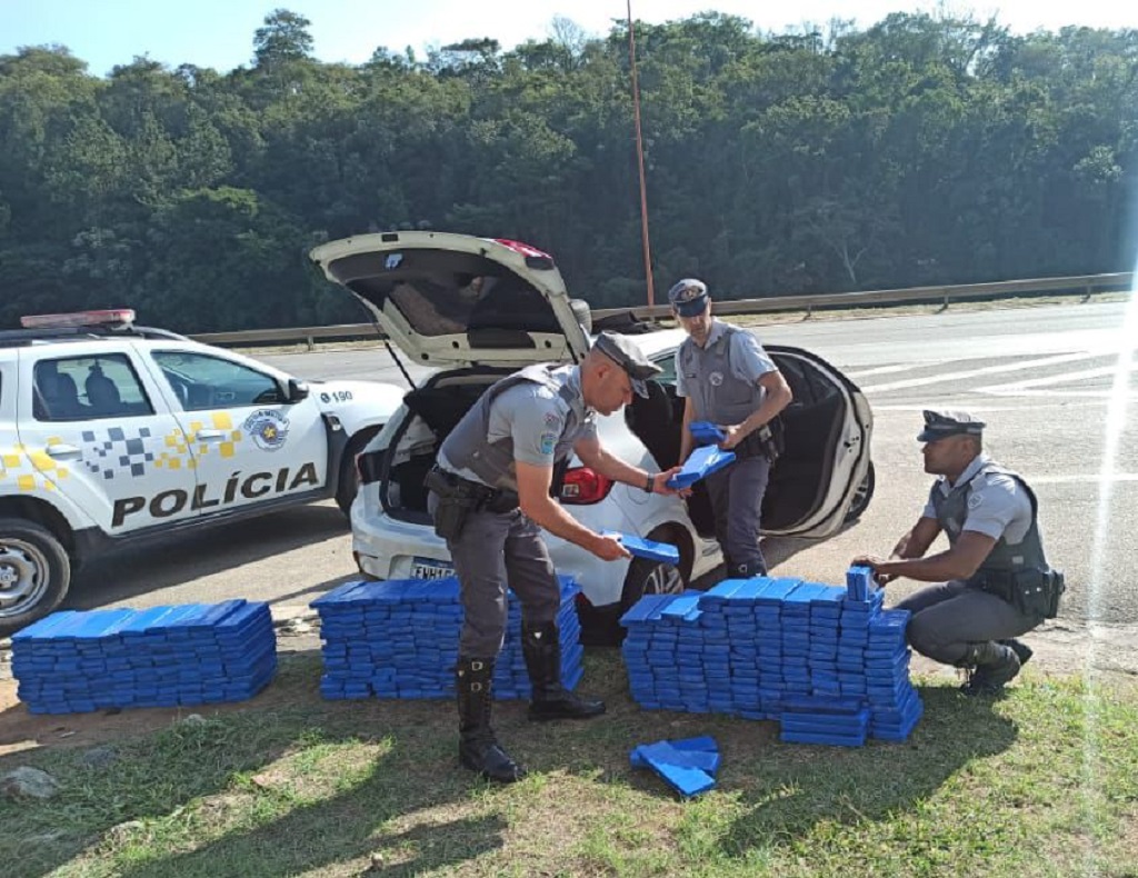 Polícia Rodoviária prende homem com mais de 400 tijolos de maconha