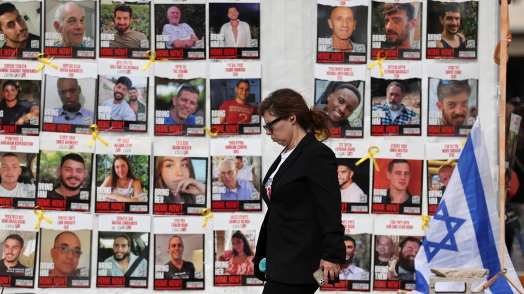 Hamas entrega três primeiras reféns após início de cessar-fogo em Gaza (Fonte: Abir Sultan/EFE/EPA)