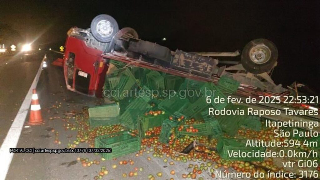 Caminhão tomba na Raposo Tavares - 07/02/25