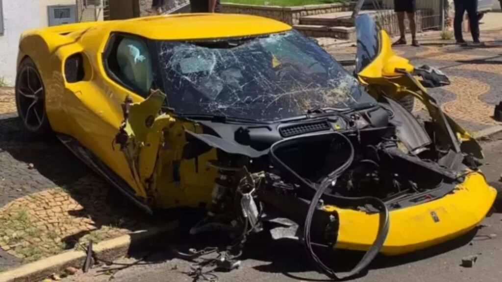 Motorista de uma Ferrari amarela perdeu o controle do carro de luxo e invadiu uma casa em Campinas (Reprodução)