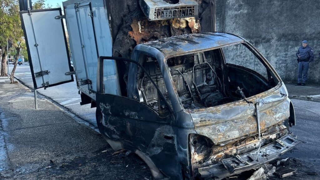 Caminhão pega fogo em Sorocaba (Foto: Vinicius Lara)