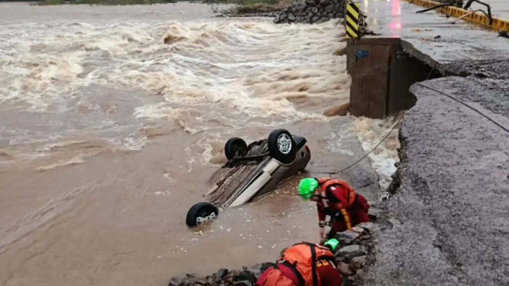 Chuvas causam estragos em Santa Catarina ( ALEXANDRE PESSOA/DIVULGAÇÃO)
