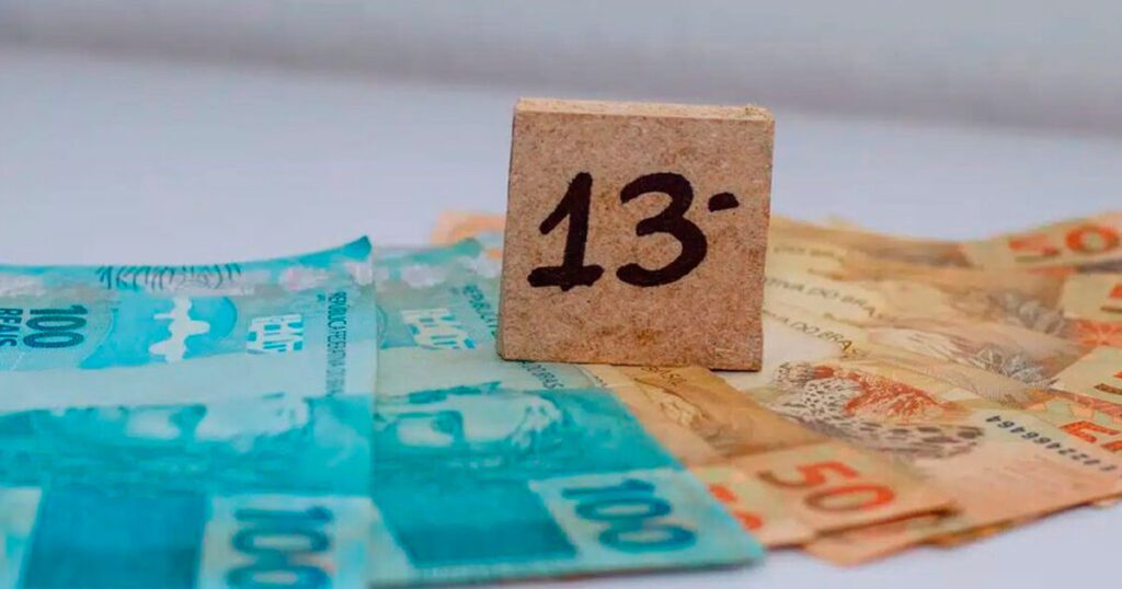Economia e Negócios: Primeira parcela do 13º deve ser paga até 28 de novembro