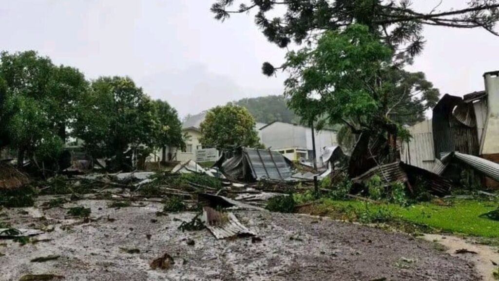 Defesa Civil confirma tornado em Farroupilha após análise de danos (Redes Sociais)