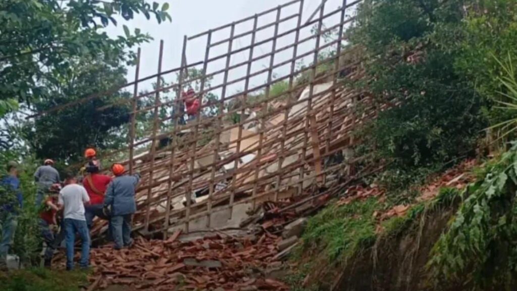 Temporal no litoral de SP deixa desalojados (Defesa Civil)