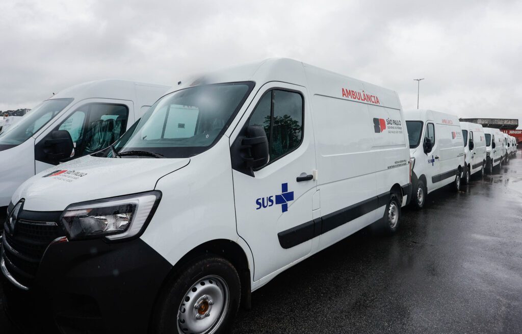 Governo de SP entrega 200 novas ambulâncias e vans para serviços municipais de saúde
