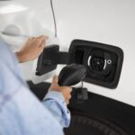 Corpo de Bombeiros de SP divulga novas regras de segurança para recarga de carros elétricos