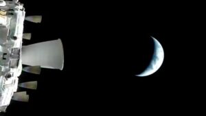 Cápsula Orion deixa órbita da Terra e astronautas seguem rumo a Lua