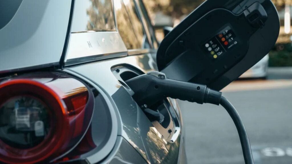 Veículos elétricos ou híbridos precisam de pneus diferentes (Foto: Pexels)