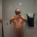 Ex-deputado posta foto nu nas redes sociais por engano