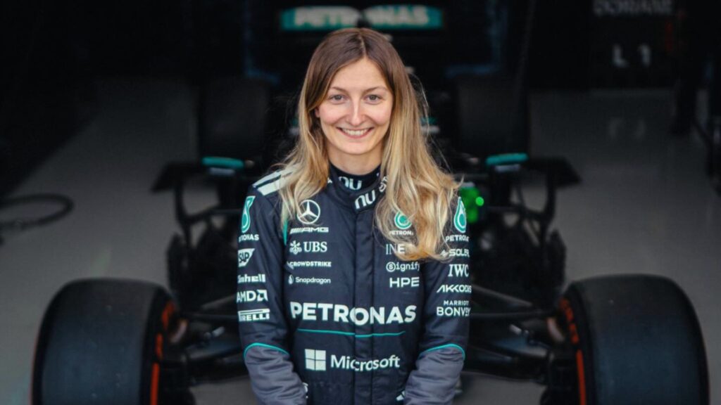 Doriane Pin se torna a primeira mulher a teste um carro de Fórmula 1 da Mercedes