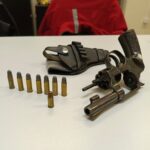 Homem investigado por violência doméstica é preso por posse ilegal de arma