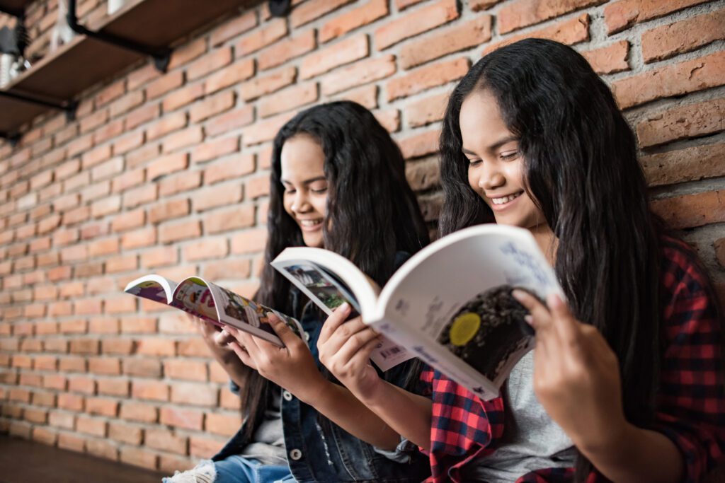 Venda de livros cresce no Brasil e atrai cada vez mais jovens leitores (Freepick)