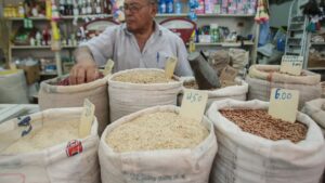 Mercado eleva previsão da inflação para 4,89% este ano (Foto: Joédson Alves/Agência Brasil)