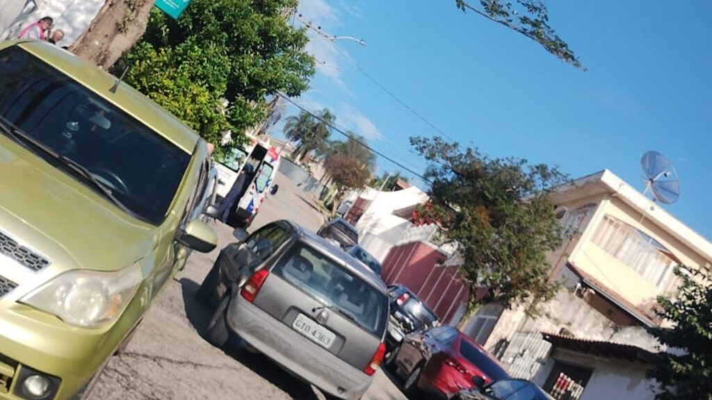 Bebê fica presa dentro de carro e precisa ser resgatada em Sorocaba (Foto: Giro Sorocaba)