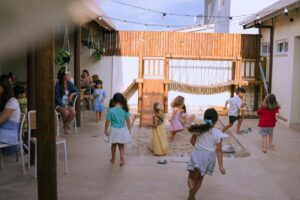 Espaços infantis ganham destaque entre famílias que valorizam o desenvolvimento das crianças