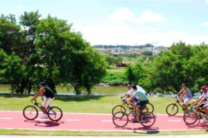 ciclista comenta que o veículo promove saúde, mobilidade e qualidade de vida