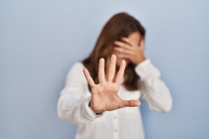 Violência sexual contra meninas de 10 a 14 anos representa quase metades dos casos (Foto: magnific)