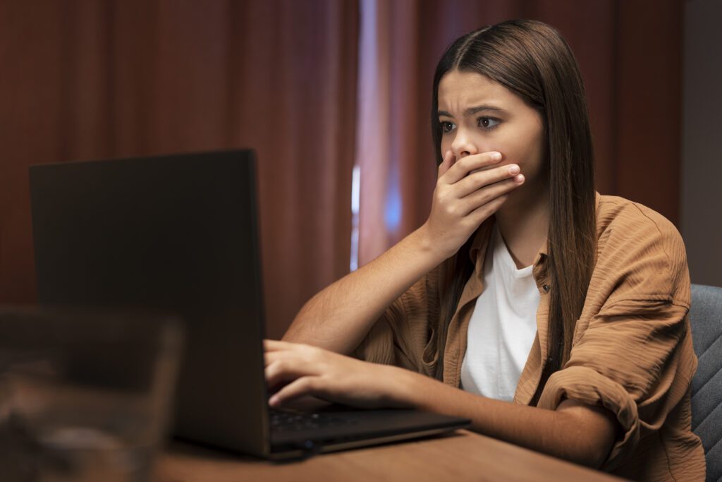 Conheça o trabalho do Instituto Aegis que combate crimes virtuais contra crianças e adolescentes