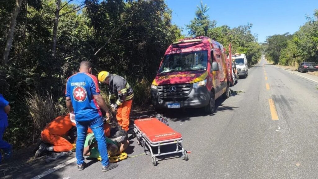 Motorista é resgatado com vida após passar três dias preso em ribanceira em Goiás