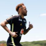 Neymar vai a campo pela primeira vez em treino da seleção brasileira (Foto: Rafael Ribeiro/CBF)