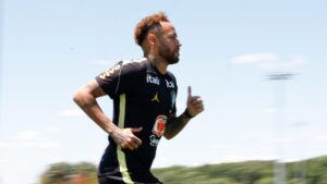 Neymar vai a campo pela primeira vez em treino da seleção brasileira (Foto: Rafael Ribeiro/CBF)