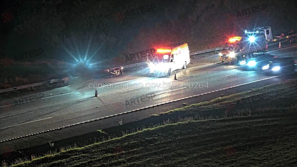 Motociclista morre após bater na traseira de bitrem na Castelo Branco, em Mairinque (Artesp)