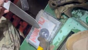 PF e Marinha apreendem drogas em embarcação na costa do Suriname (Foto: Polícia Federal/divulgação)