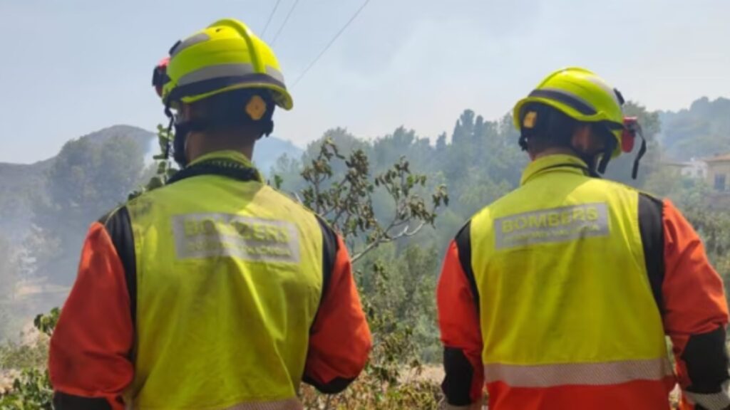 Mais de 270 mil pessoas deixam suas casas após incêndios florestais na França e na Espanha (Foto: CONSORCIO BOMBEROS VALENCIA)