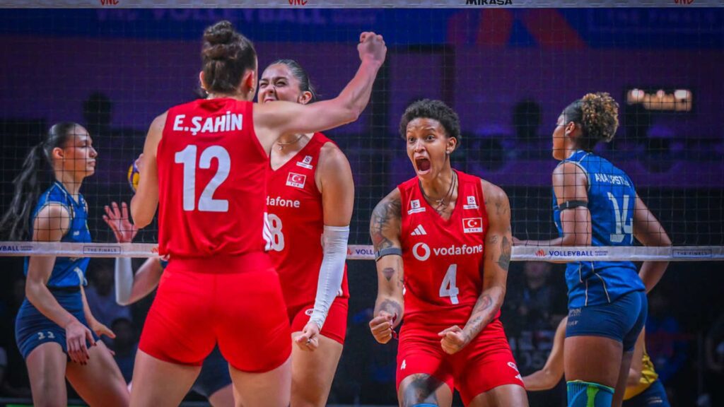 Brasil para em Vargas e fica com o vice da Liga das Nações (Foto: Volley Ball World)